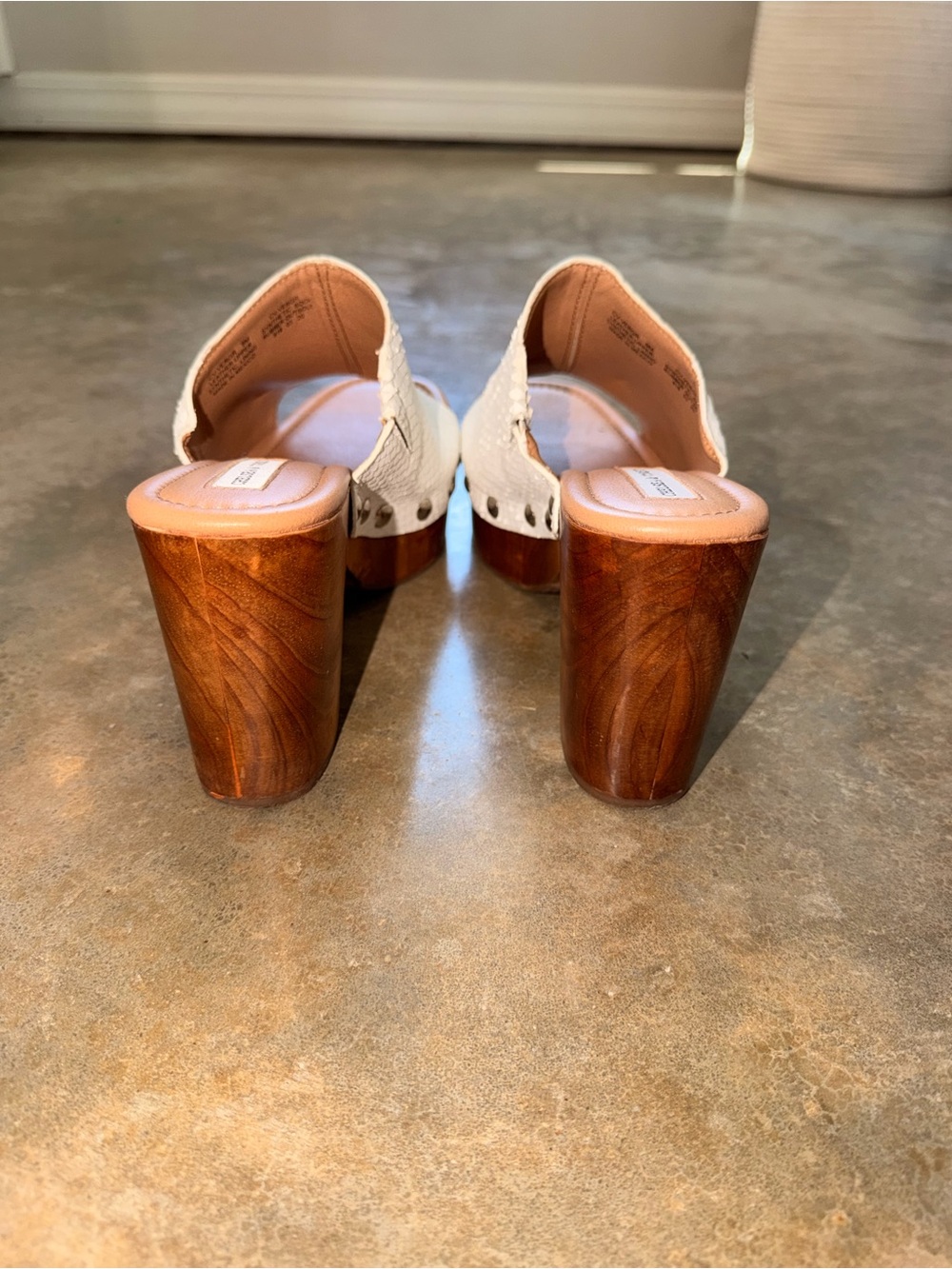 Chelsea & Violet White Snakeskin Wood Clog Mule Heels Studded Platform Size 9 - Picture 6 of 11
